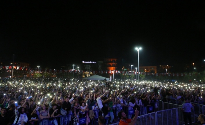 Çekmeköy Belediyesi Gençlik Konserlerinde Motive Ve Göksel Coşkusu