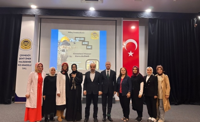 Gazeteci-Yazar Esra Elönü Çekmeköy Şehit Ömer Halisdemir Kız Anadolu İmam-Hatip Lisesi öğrencileriyle bir araya geldi