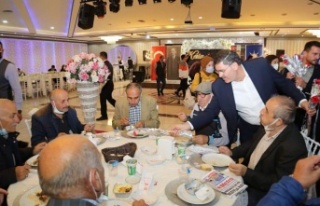 AK Parti Ümraniye İlçe Başkanlığı Yaşlıları...