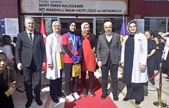 Çekmeköy Şehit Ömer Halisdemir Kız Anadolu İmam Hatip Lisesi Öğrencisinden Büyük Başarı